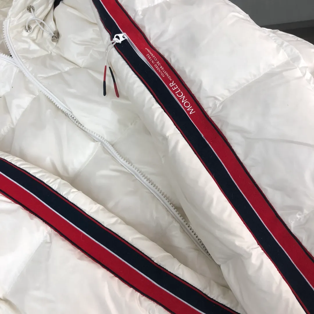 🆕🆕🆕MON*CLER 🔥🔥 New Arrival …… ， ！ ， ， ！ ， ！ ， ， 90 ， ！ Longue Saison Moncler ， ， 。 ：100% / ； ：100% / ； ：90% ，10% ；1 ：100% / 400 ：Black、White Size：1、2、3、4、5